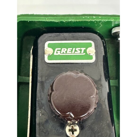 Vintage Singer Buttonholer Sewing Machine Attachment – Green Case w/ Templates - Picture 3 of 10